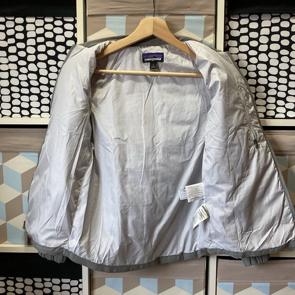Patagonias Girl Quilted Lightweight Jacket - Picture 4 of 9